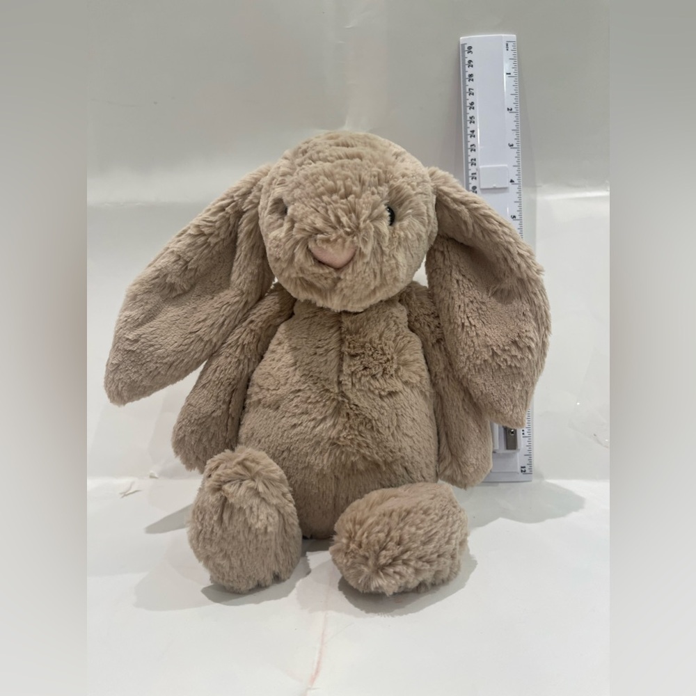 Jellycat Medium Bashful bunny (beige)🐰 white tail Brand New The cutest g…
